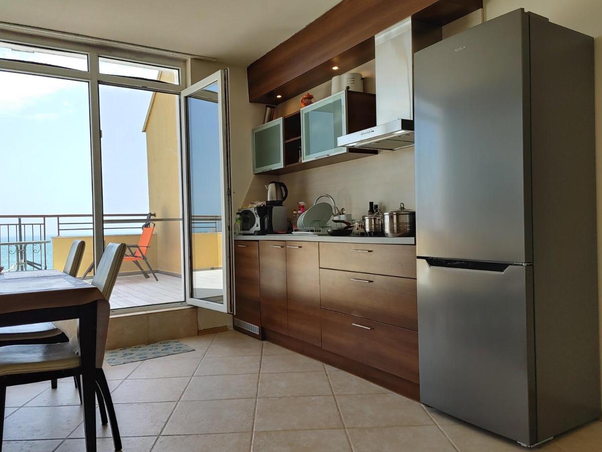 Akb Apartment Sea View Aheloy Bagian luar foto