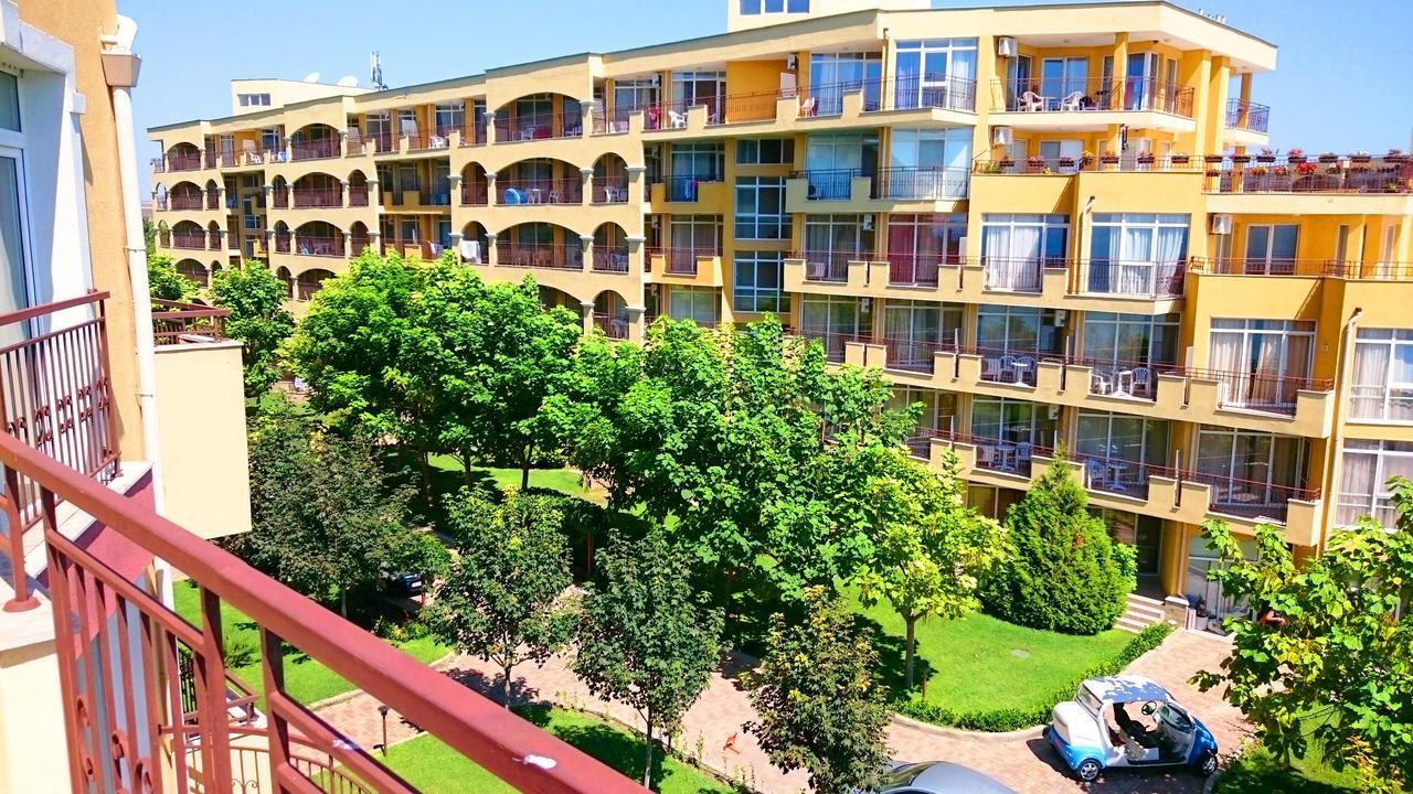 Akb Apartment Sea View Aheloy Bagian luar foto