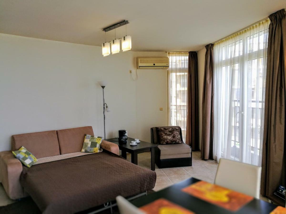 Akb Apartment Sea View Aheloy Bagian luar foto