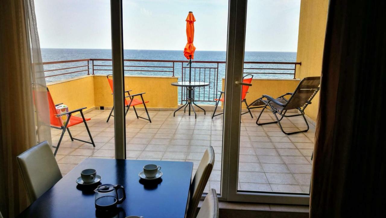 Akb Apartment Sea View Aheloy Bagian luar foto