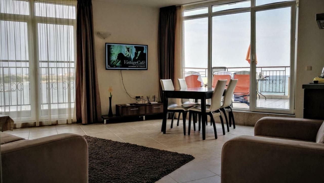 Akb Apartment Sea View Aheloy Bagian luar foto