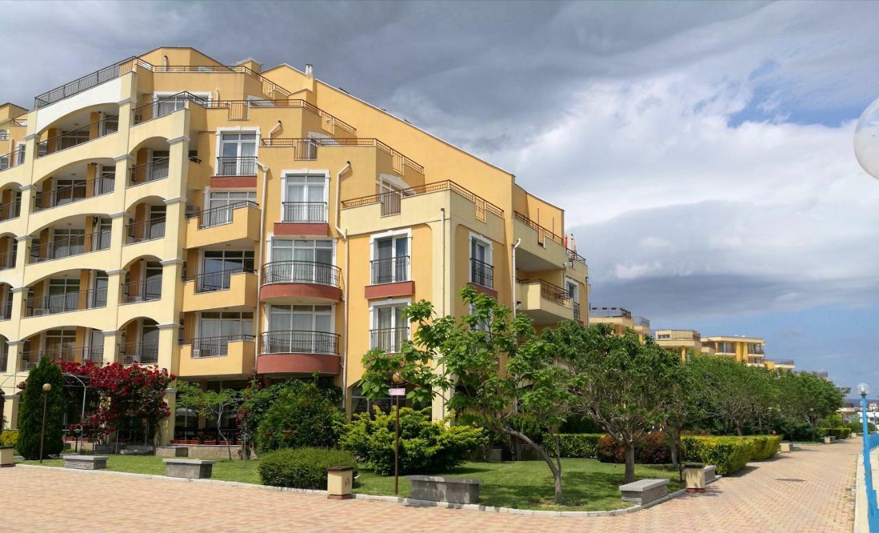 Akb Apartment Sea View Aheloy Bagian luar foto